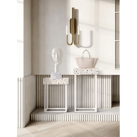 Podium carré sur tube métal laqué Podium carré sur tube métal laqué