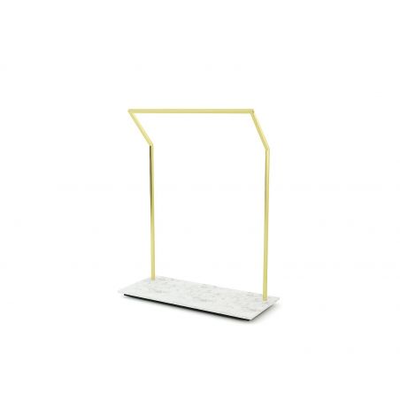 portant vêtement doré portant vêtement doré